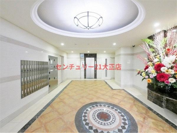 ラグゼ弁天町のエントランス
