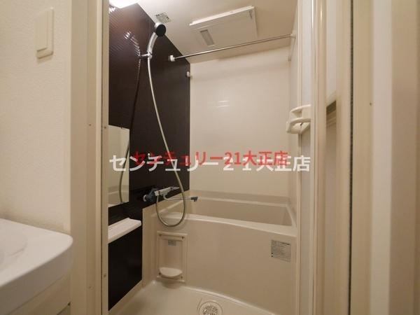 ラグゼ弁天町の浴室