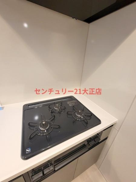 Louis Residence 弁天町のキッチン|★人気の三口ガスコンロ★