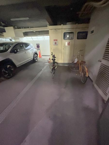 和田ビル本館の駐車場