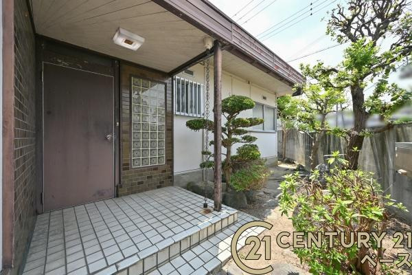 生駒郡平群町竜田川３丁目の中古一戸建の玄関