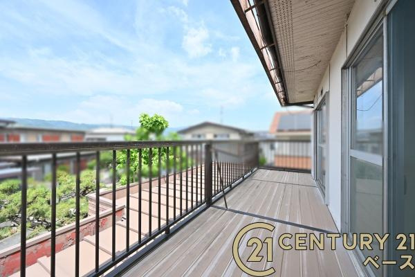 生駒郡平群町竜田川３丁目の中古一戸建のバルコニー|■現地撮影写真■開放感あふれるバルコニー！南西向きにつき陽当たり良好です！