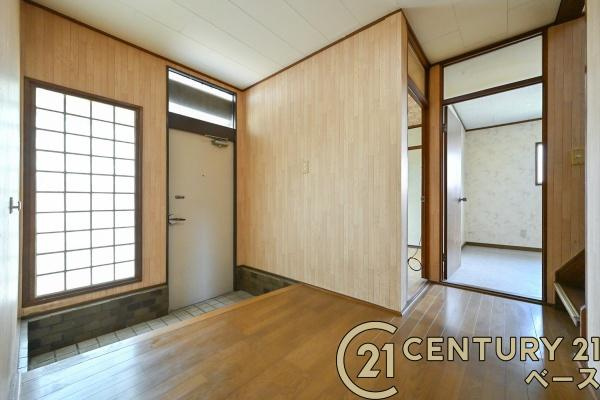 生駒郡平群町竜田川３丁目の中古一戸建の玄関|■現地撮影写真■すっきりとした玄関が家族やお客様を迎えてくれます！