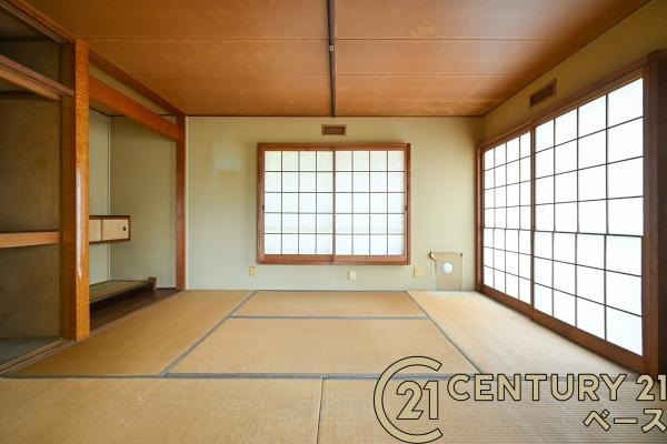 生駒郡平群町竜田川３丁目の中古一戸建の和室|■和室です！布団なども入る大容量の収納を完備！
