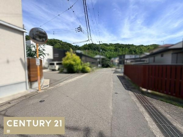 和歌山市井辺　中古戸建の前面道路含む現地写真
