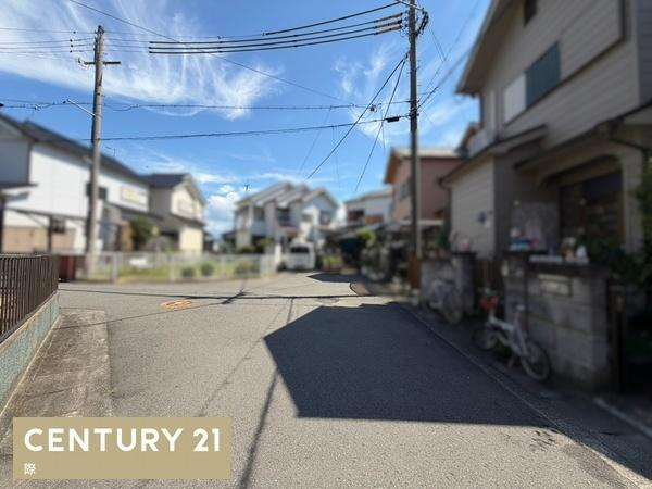岩出市中迫　中古戸建の前面道路含む現地写真