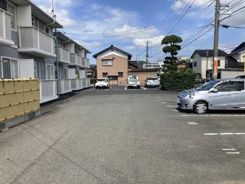 【駐車場】