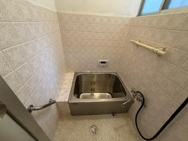 【浴室】 | 掲載写真には、AIによる画像加工により家具・家電・小物等を消去または調整しているものがあります。現況と異なる場合がありますので、現地および現況を優先いたします。