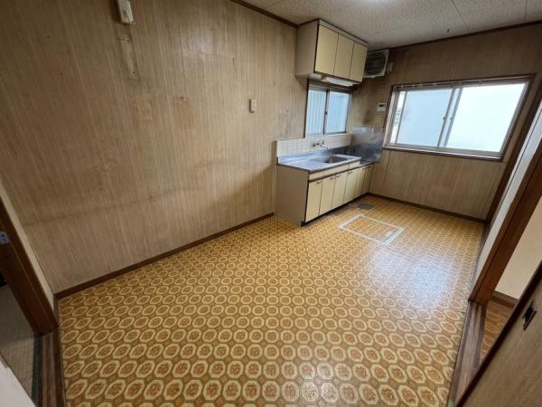 【キッチン】 | リフォーム向けの物件です♪
掲載写真には、AIによる画像加工により家具・家電・小物等を消去または調整しているものがあります。現況と異なる場合がありますので、現地および現況を優先いたします。
