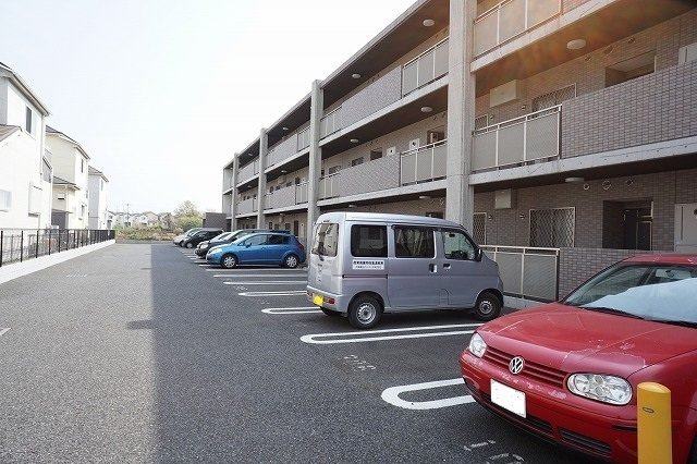シャンクレール清瀬の駐車場