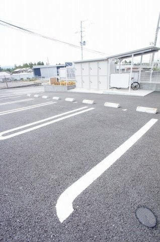 ヴィヴィアン・プランドールの駐車場