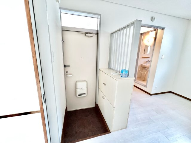 サン若松２号館の玄関