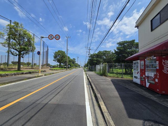 【前面道路含む現地写真】