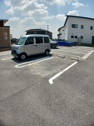 アルカンシェルⅢの駐車場