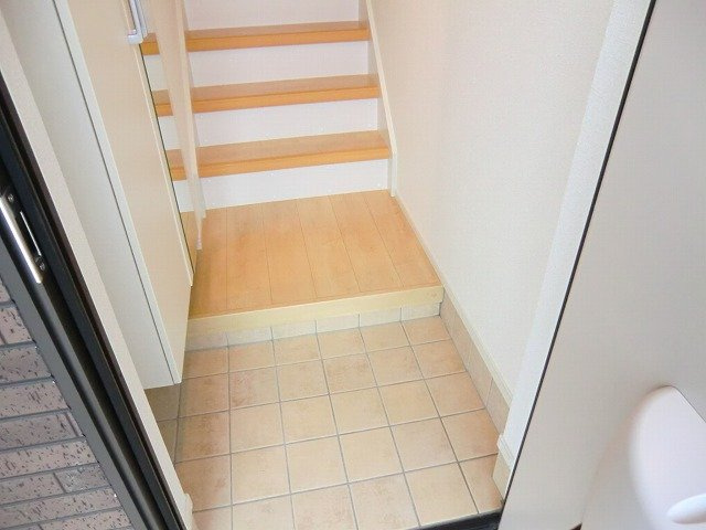 モルト　ピエーノ　Ⅲの玄関