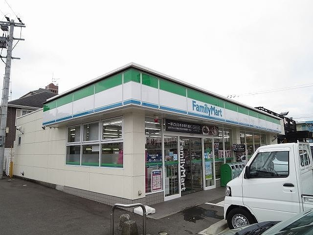 【周辺】 | プラドールＡ | ファミリーマート賀来店まで200m