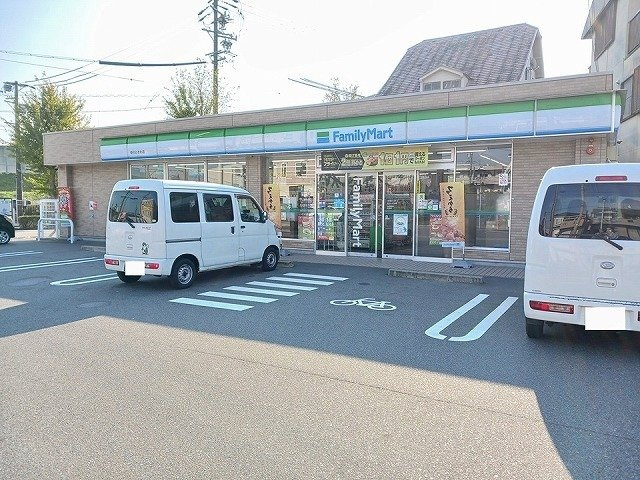 ザ　ルミナス　トキワの周辺|ファミリーマート中川ときわ店まで180m