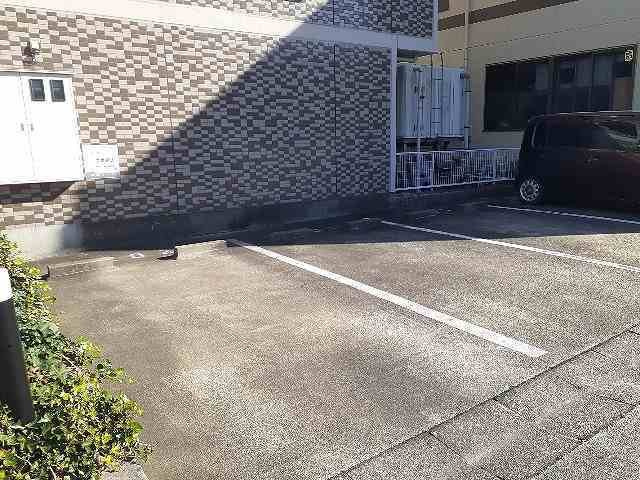 西中コーポの駐車場