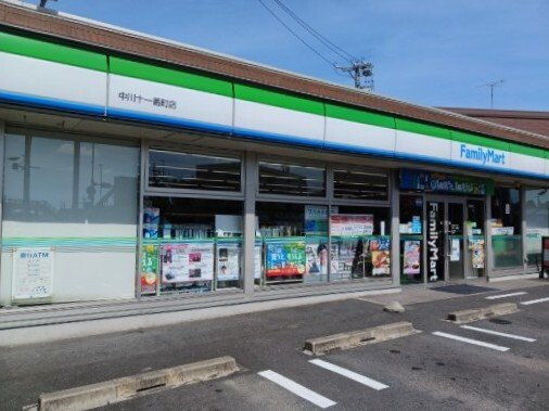 ヴィラ・イレブンスの周辺|ファミリーマートまで220m