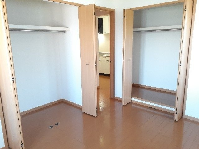 トロワ　ブリランⅢの収納