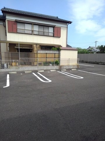 ウエスト　アベニューの駐車場