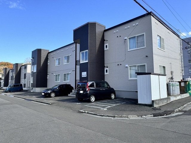 クレストール高柳の駐車場