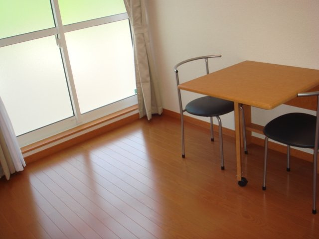 レオパレスねいしのその他|造り付のテーブル