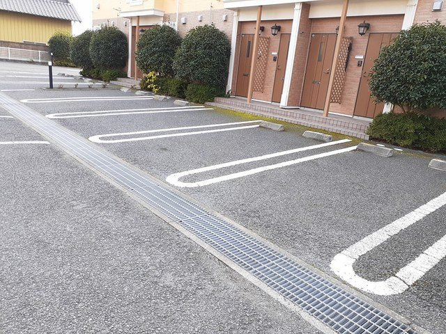 アンソレイエⅡの駐車場