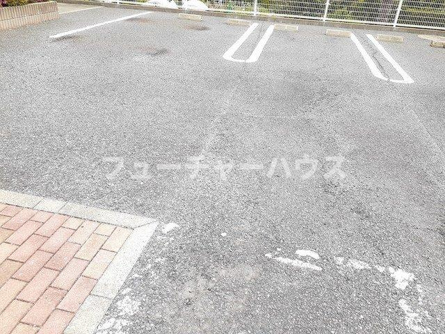 オリゾンＢの駐車場|駐車場があるので、車を買う予定の方も安心です