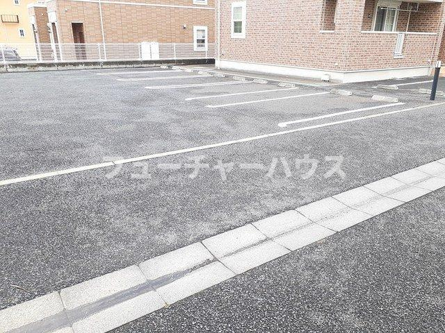 サニー　ＫⅠの駐車場|駐車場があるので、車を買う予定の方も安心です