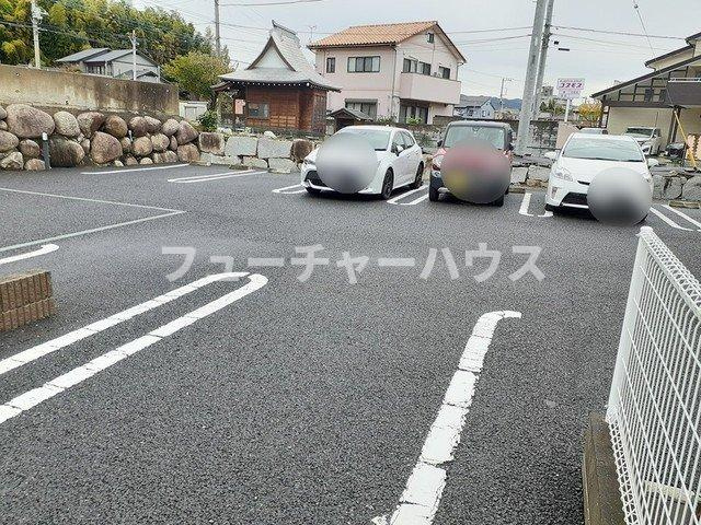 リヴァー・グローヴⅡの駐車場|駐車場です