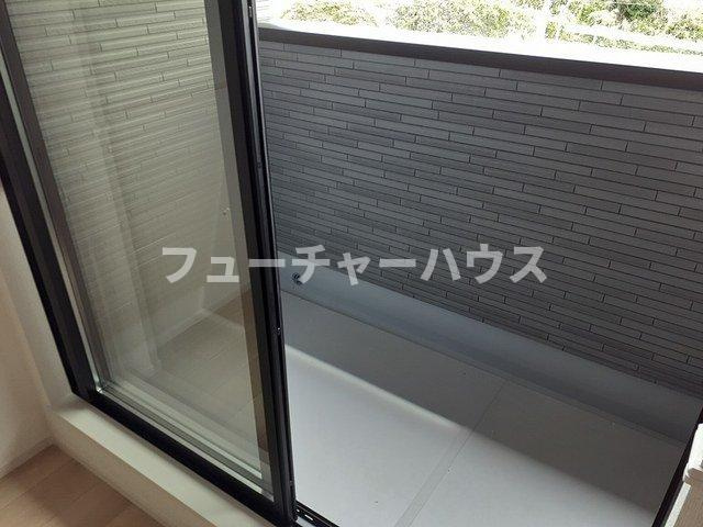 イーストコートⅢのバルコニー|外からの目が気にならないバルコニーで洗濯物が干せます