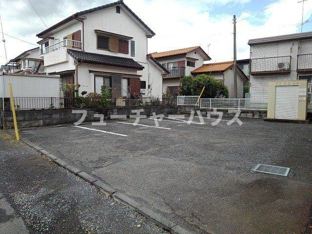 谷津コーポの駐車場