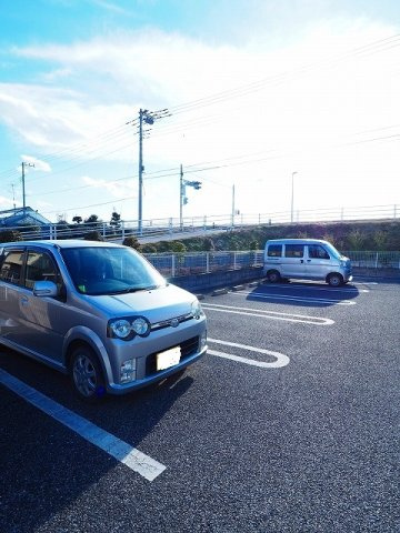アムールコスモの駐車場
