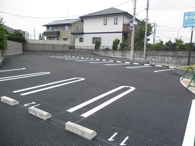 アーバン　クレスト　奏の駐車場
