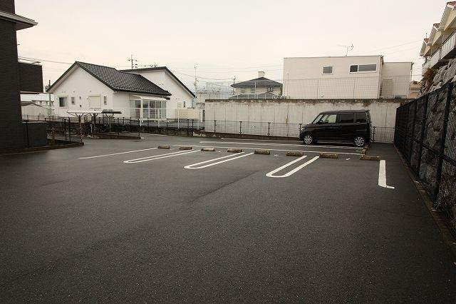 ＳＥＲＥＮＯ　ＣＡＳＡの駐車場