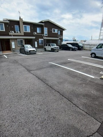 クラレールの駐車場