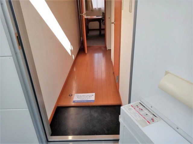 レオパレスインテルの玄関
