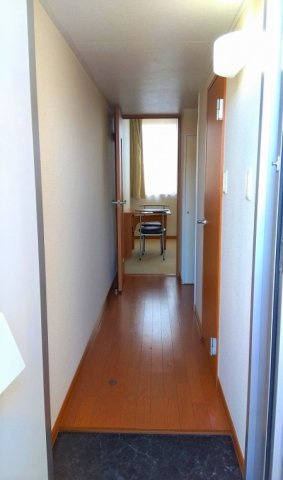 レオパレス三郷中央　吉の玄関