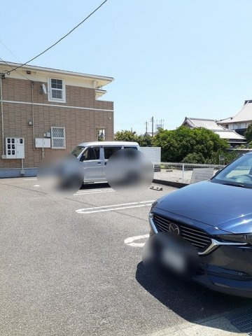 メゾンサニーの駐車場