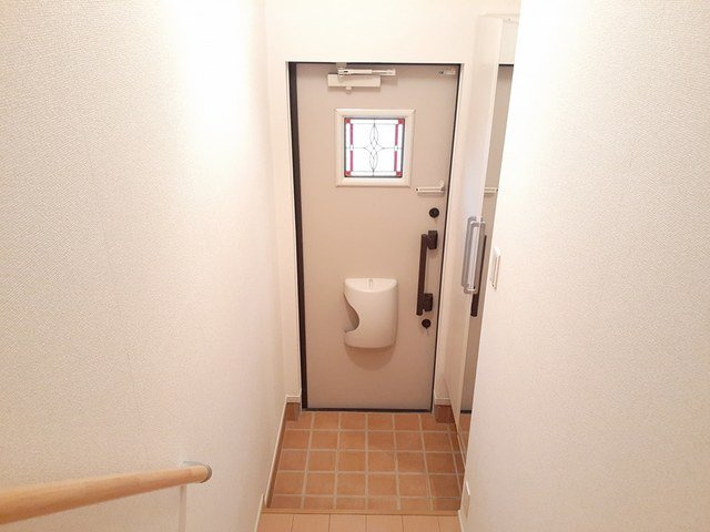 ランド　ピースＢの玄関