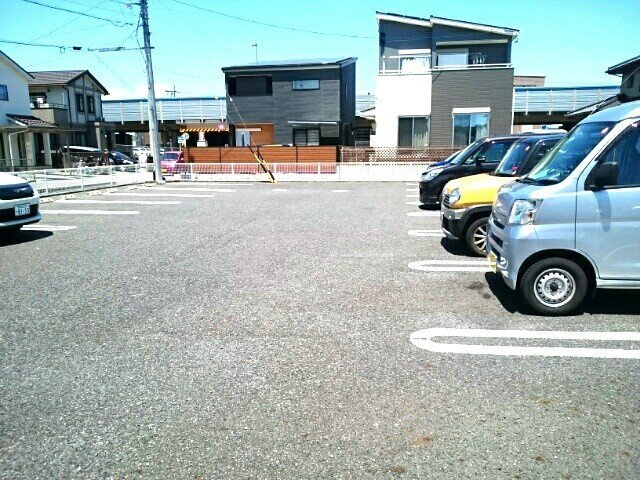 ル　シャトウⅡの駐車場