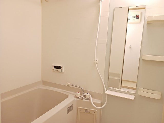 グランシャリオＢの浴室|日々の疲れを癒すお風呂付です
