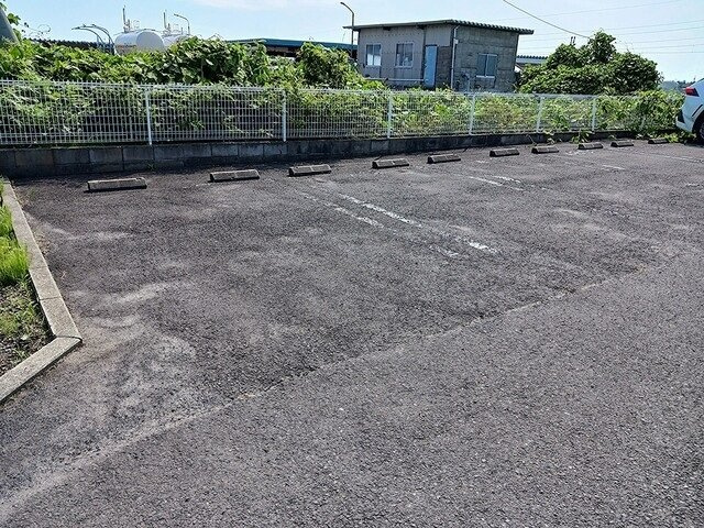 カルムＡの駐車場|駐車スペースもあります