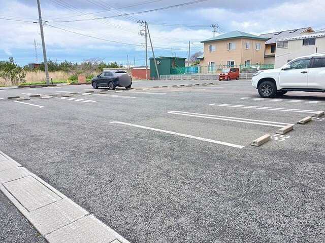 サンリットハウスⅣの駐車場|駐車場があるので、車を買う予定の方も安心です
