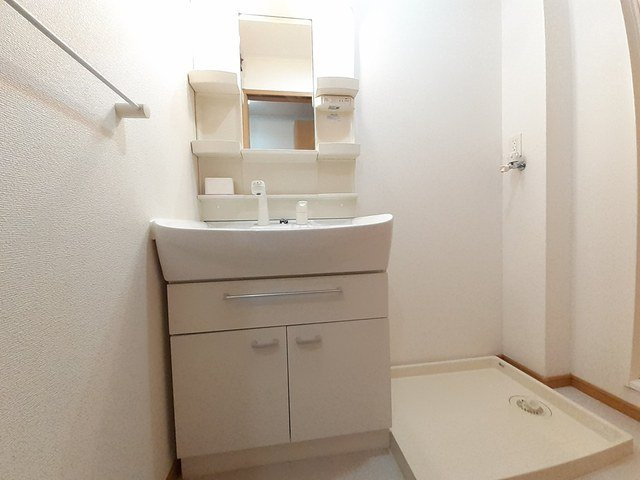 サンリットハウスⅣの洗面所|コンパクトで使いやすい洗面所