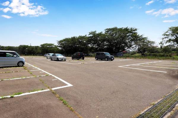 ビレッジハウス若草2号棟の駐車場|駐車場があります