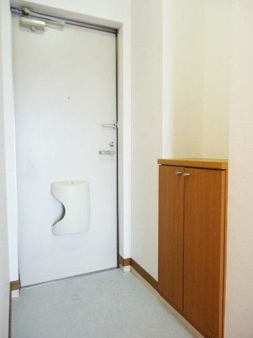 ロッソパルーデの玄関|収納もある玄関です