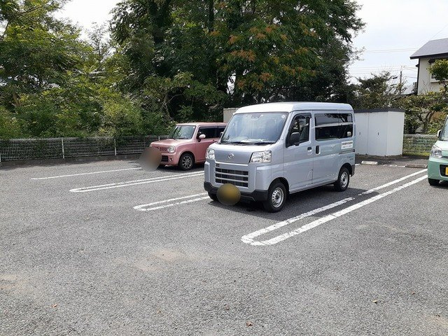 フルハムロードの駐車場|駐車場があるので、車を買う予定の方も安心です