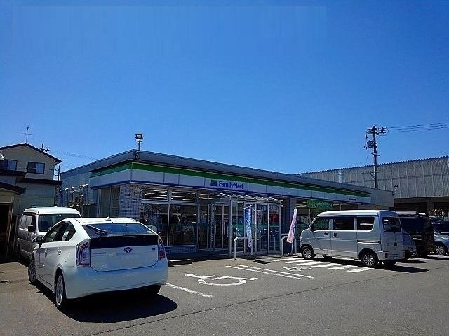 ガーデン・プレイスＡの周辺|ファミリーマートまで450m
